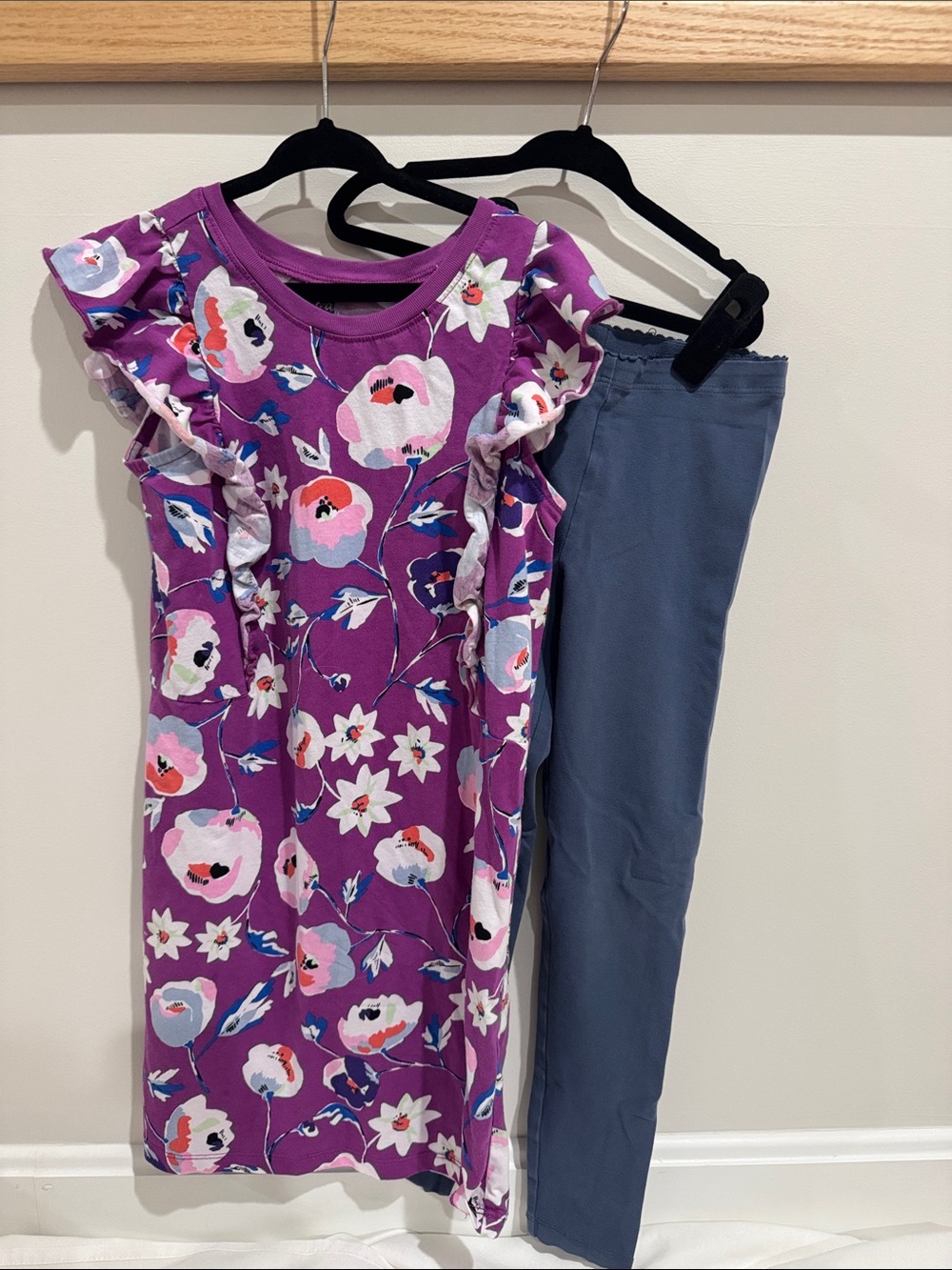 Tea Collection Purple Floral Ruffle-Sleeve Dress with Blue Leggings